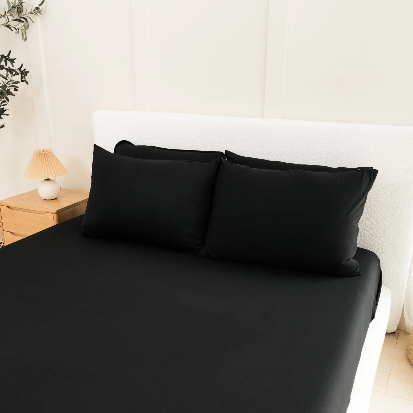 Fitted Sheet with Pillowcases in Midnight
