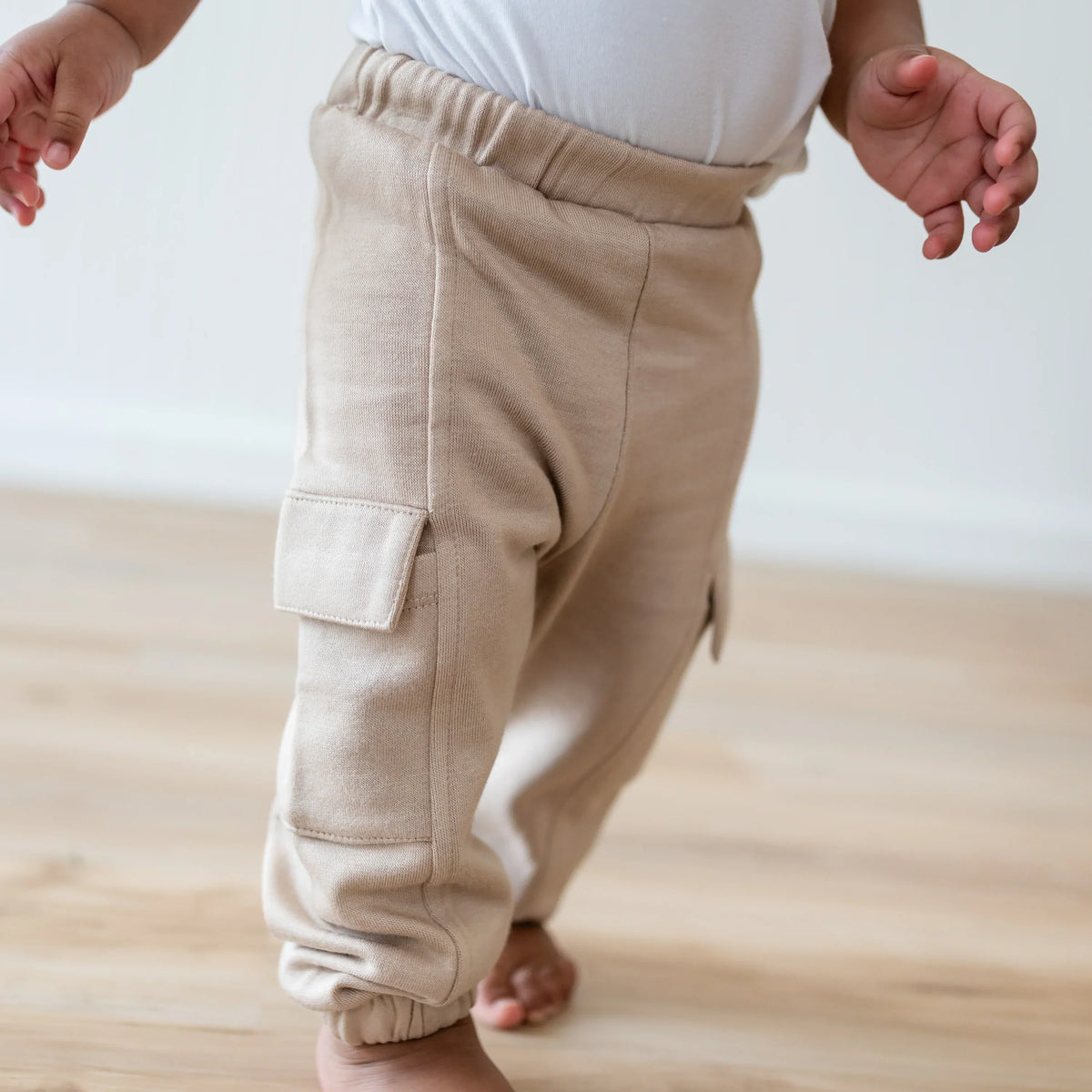 Fleece Cargo Pants in Almond