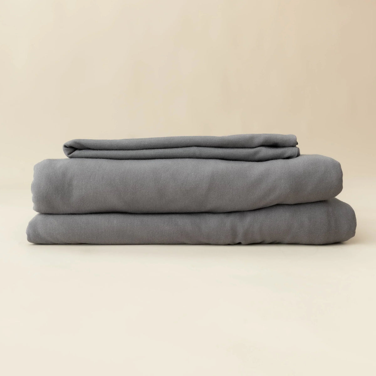 Fitted Sheet with Pillowcases in Charcoal