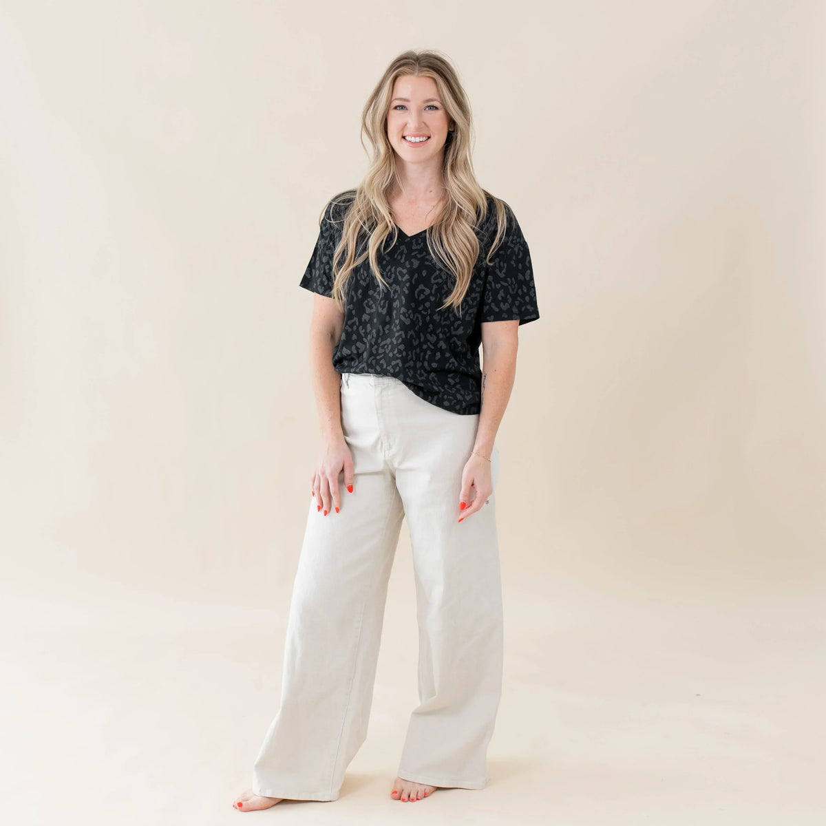 Women's Relaxed Fit V-Neck in Midnight Leopard