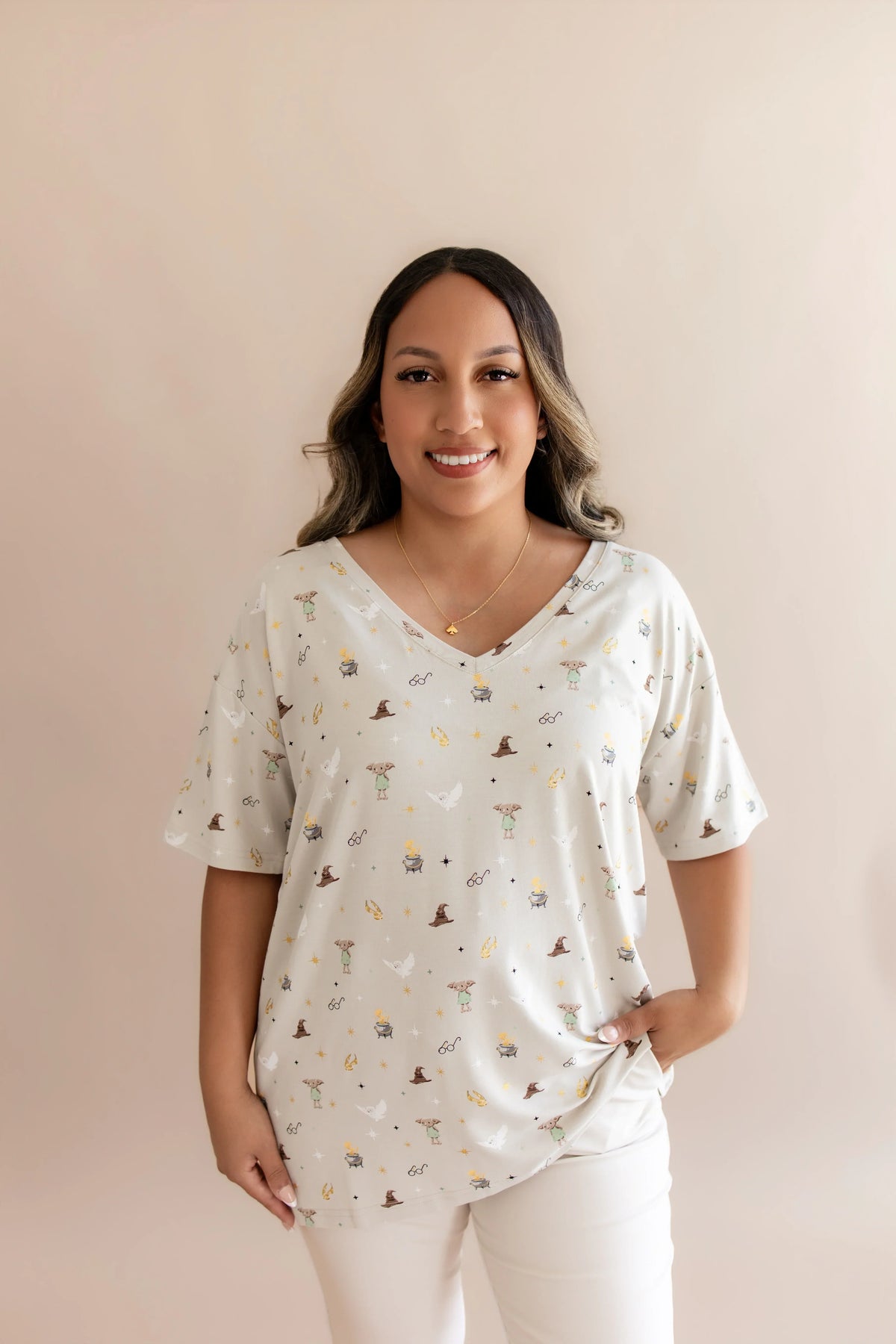 Women's Relaxed Fit V-Neck in Starry Icon