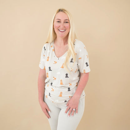 Women’s Relaxed Fit V-Neck in Fluffy Dog