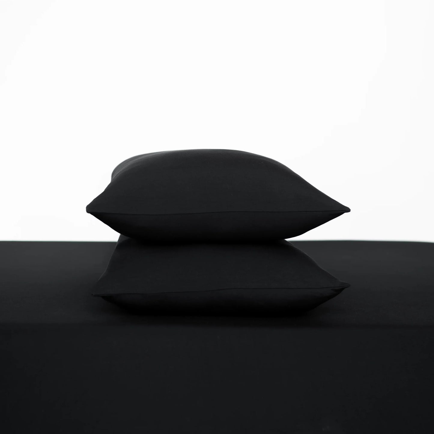Fitted Sheet with Pillowcases in Midnight