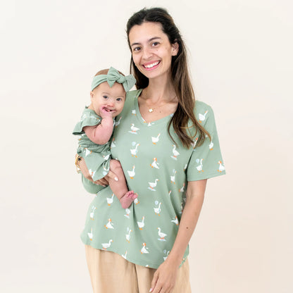 Women's Relaxed Fit V-Neck in Silly Goose