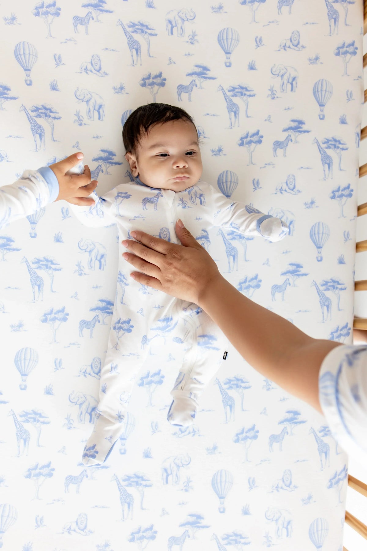 Crib Sheet in Toile Safari