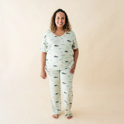 Women's Relaxed Fit V-Neck in Fishing
